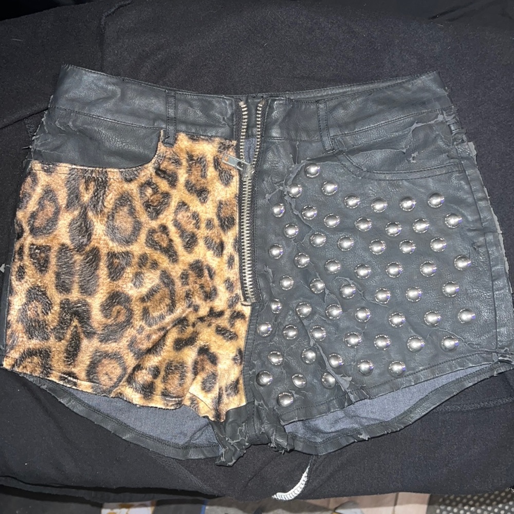 UNIF | Shorts